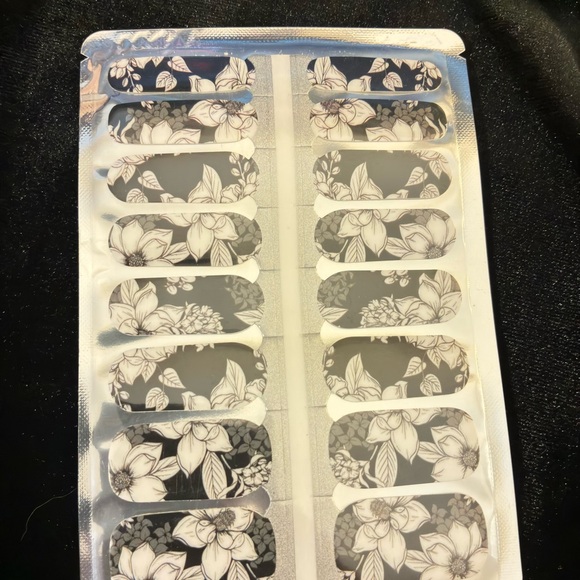 Nail Wraps Set - 7 Assorted Designs - Picture 7 of 8